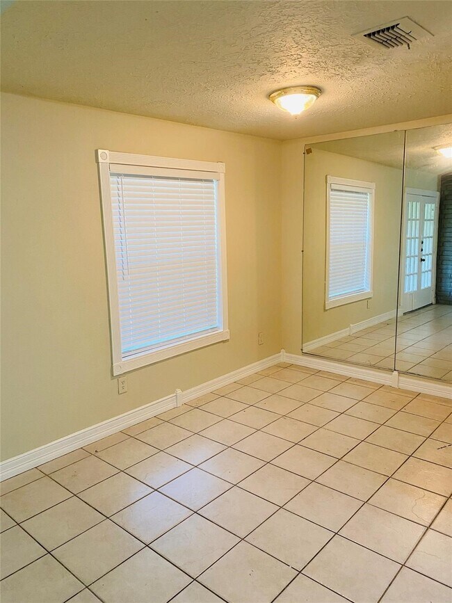 Building Photo - 410 Merrymount Ct