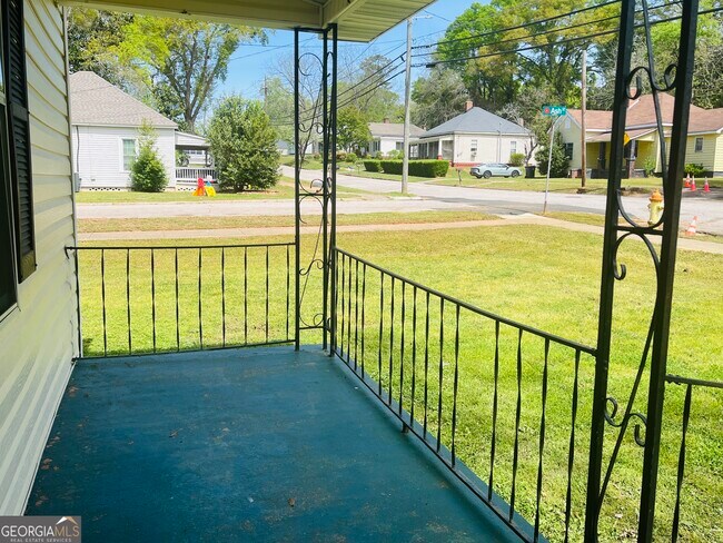 Building Photo - 900 Park Ave