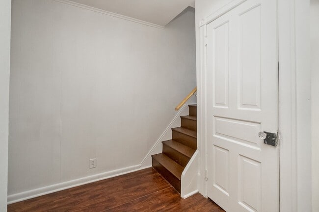 Building Photo - Affordable 3BR Home with Private Yard – Walk to Downtown!