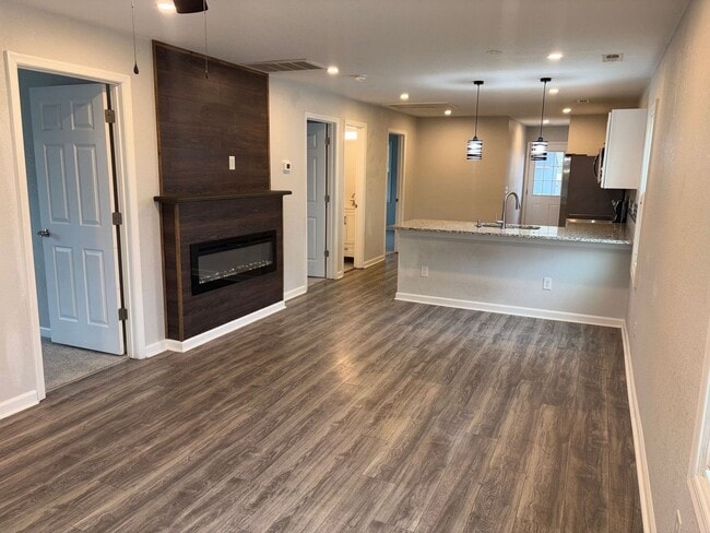 Building Photo - Welcome to this charming 3 bedroom home in Suffolk "ASK ABOUT OUR ZERO DEPOSIT"