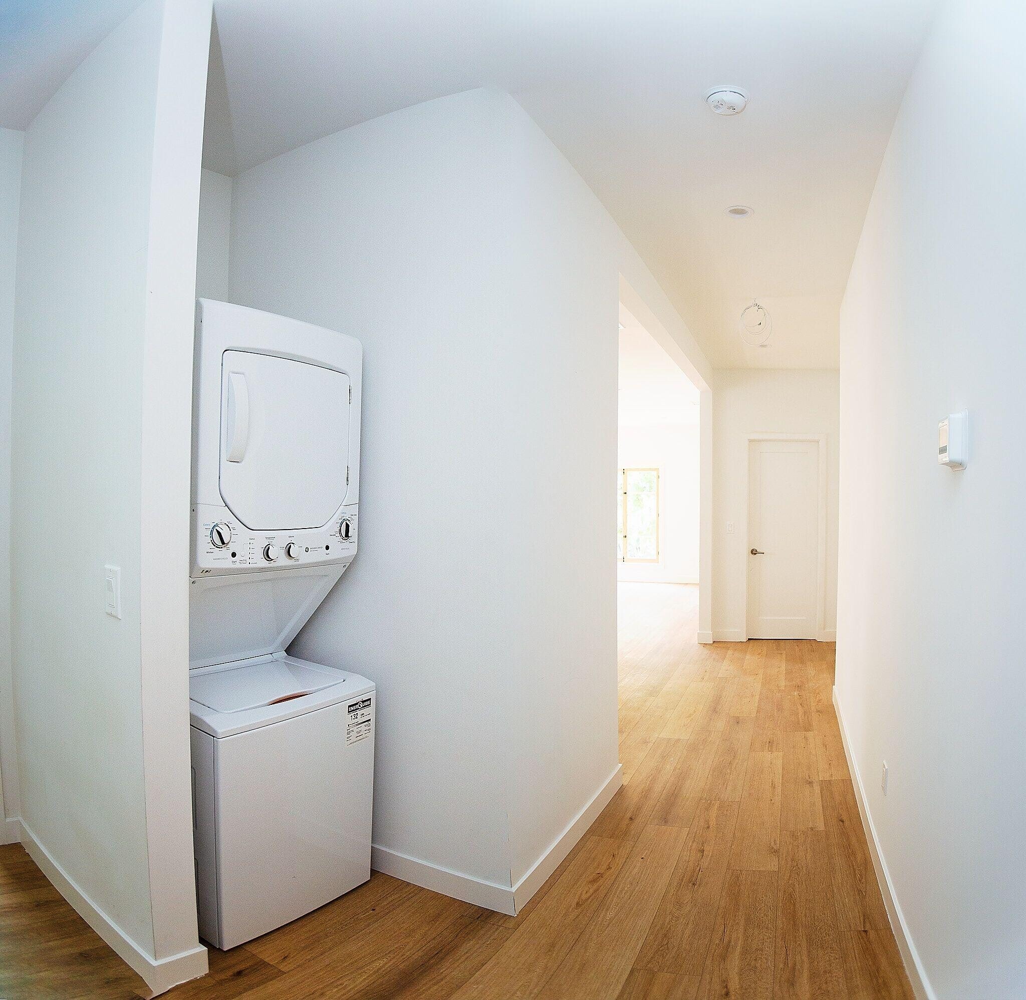 Eco-Friendly Washer/Dryer - 428 N Orange Grove Ave