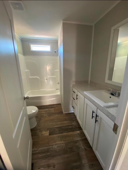 Building Photo - 325 Robin Ln