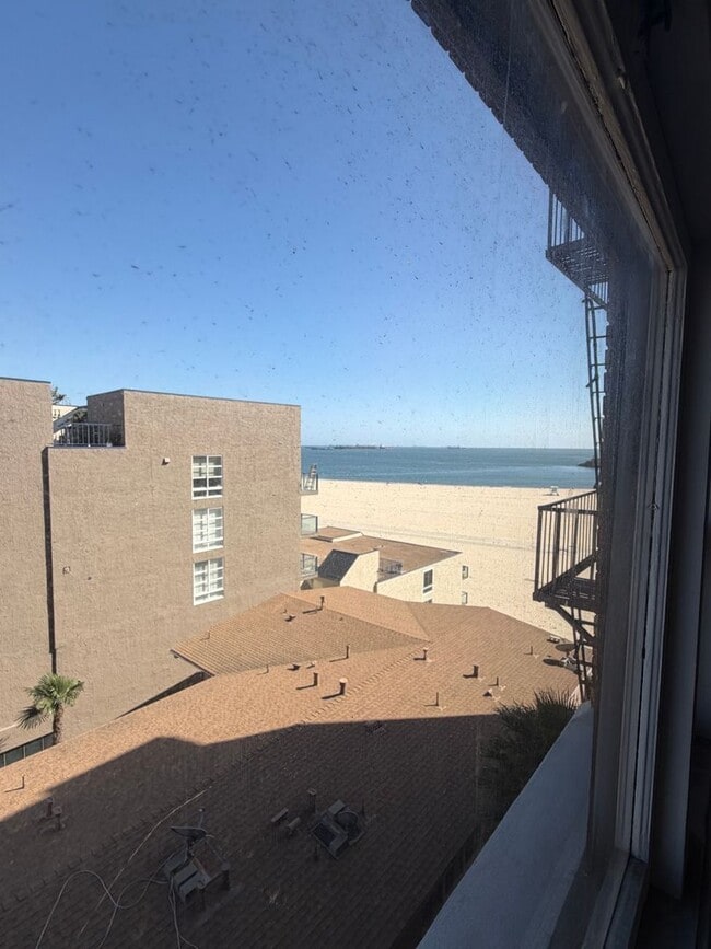 Building Photo - 1030 E Ocean Blvd