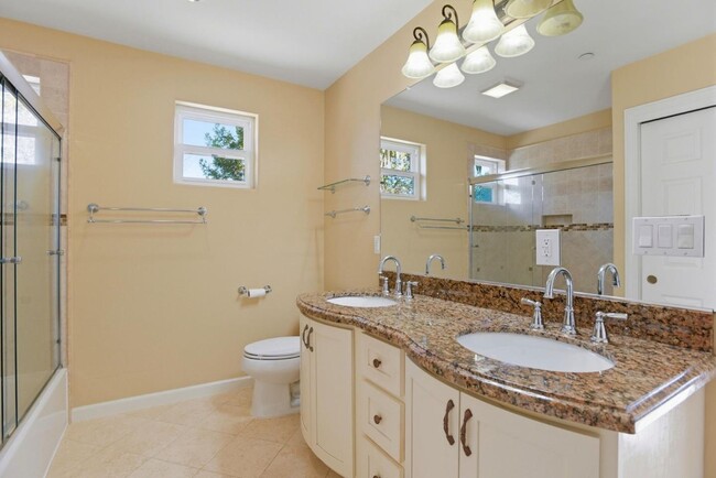 Building Photo - 659 Upton St