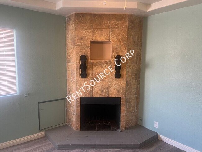 Building Photo - 808 Arville Ave