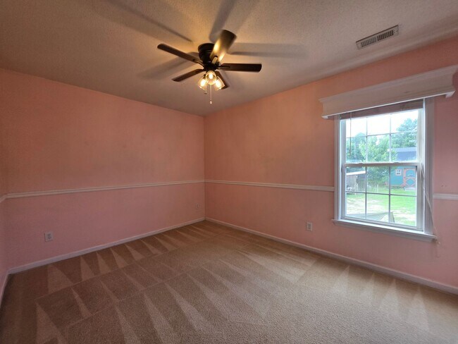 Building Photo - 212 Quarterhorse Lane