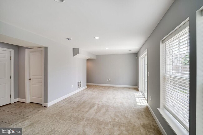 Building Photo - 6262 Summit Point Ct