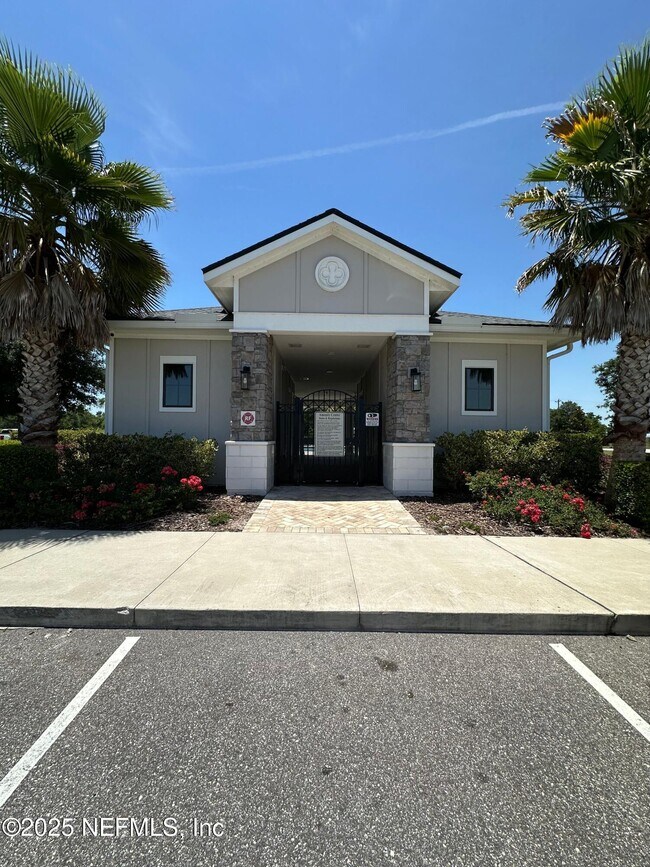 Building Photo - 2062 Garrison Wy