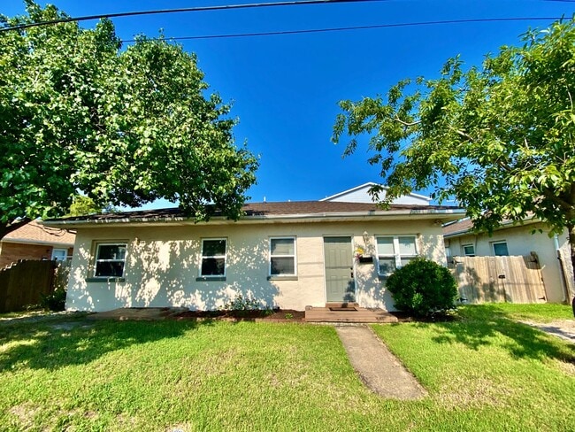 Cozy Cottage By The Sea! 3/2 Available 11... - Cozy Cottage By The Sea!  3/2 Available 11...