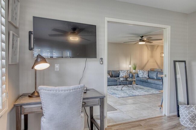 Building Photo - 5640 Golf Pointe Dr