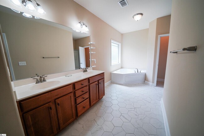 Building Photo - 458 Jewelwood Dr