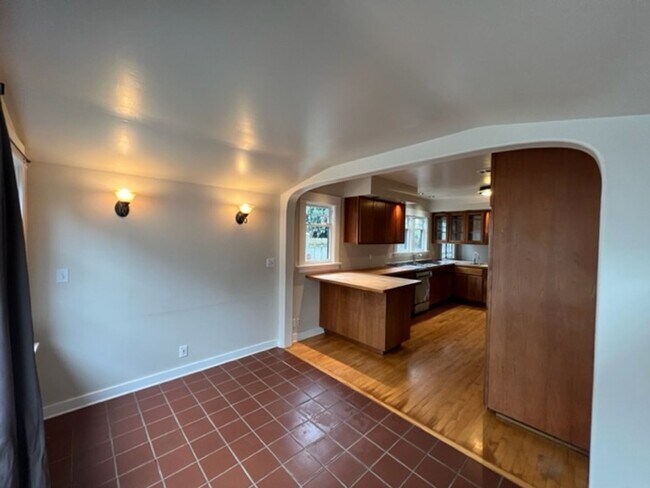 Building Photo - 2520 H St