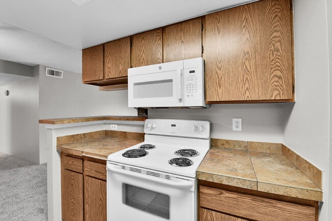 Building Photo - $1,445.95 - 2 Bed, 2 Bath Condo in Denver with In-Unit Laundry!