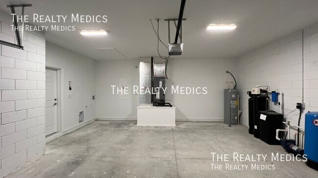 Building Photo - 3290 Halden Ave SE