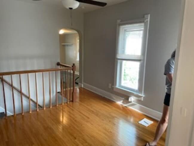 Building Photo - One Bedroom Apartment