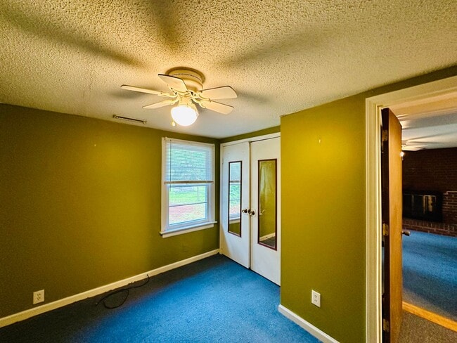 Building Photo - SEAGATE AREA - 1BD/1BA - Located just off ...