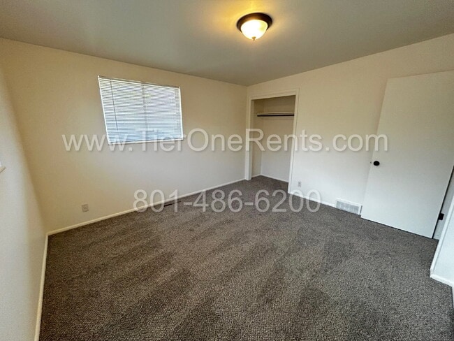 Building Photo - NO DEPOSIT option available for qualified ...