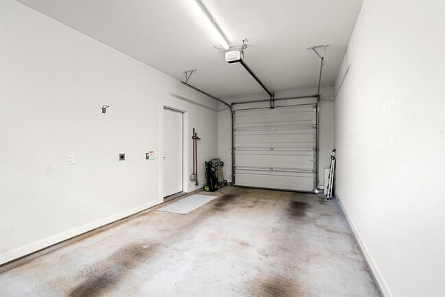 Building Photo - 705 N Bluff Dr