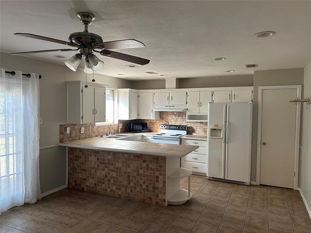 Building Photo - 7830 Claremont Dr