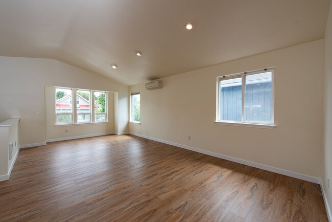 Building Photo - Beautifully Updated Seattle Home – 3 Bed, ...