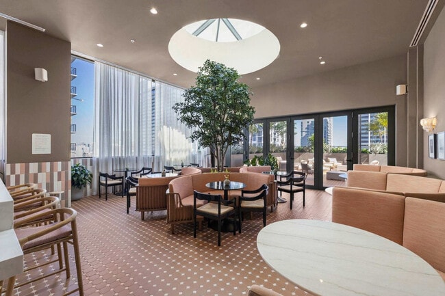 Building Photo - 11 NE 6th St