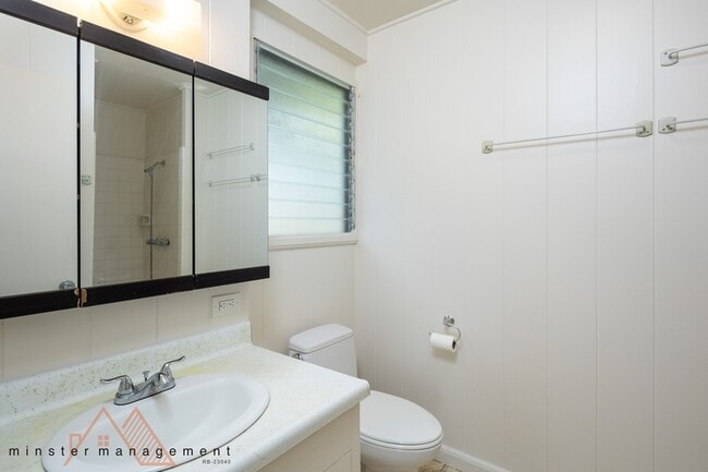 Building Photo - 1428 Ala Iolani St