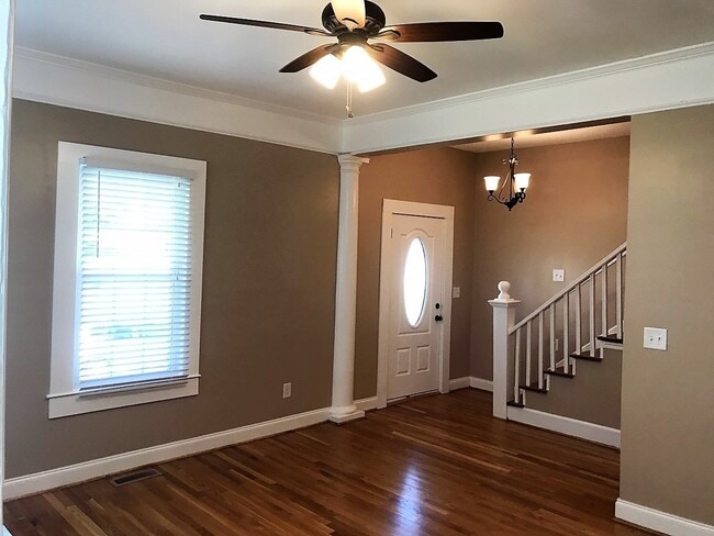 Building Photo - Beautiful 3 Bed 3.5 Bath House