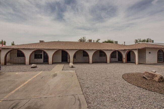 Building Photo - 203 N Scenic Dr