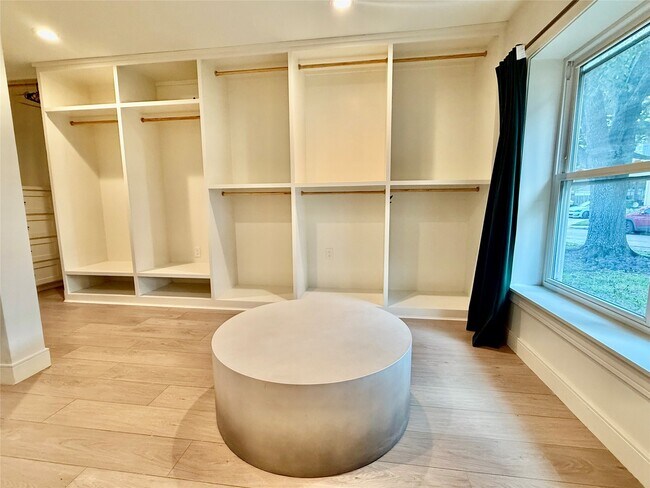 Building Photo - 3834 Linklea Dr