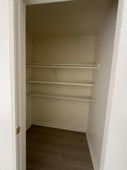 Building Photo - 43711 Challenger Way