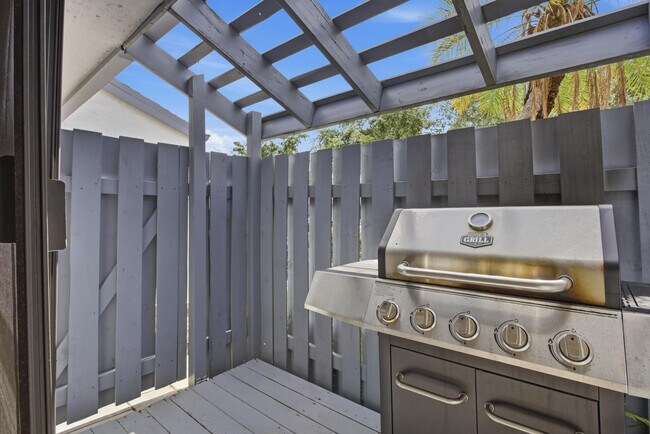 Building Photo - 1512 N 15th Terrace