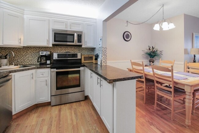 Building Photo - 407 Pine Glen Ln