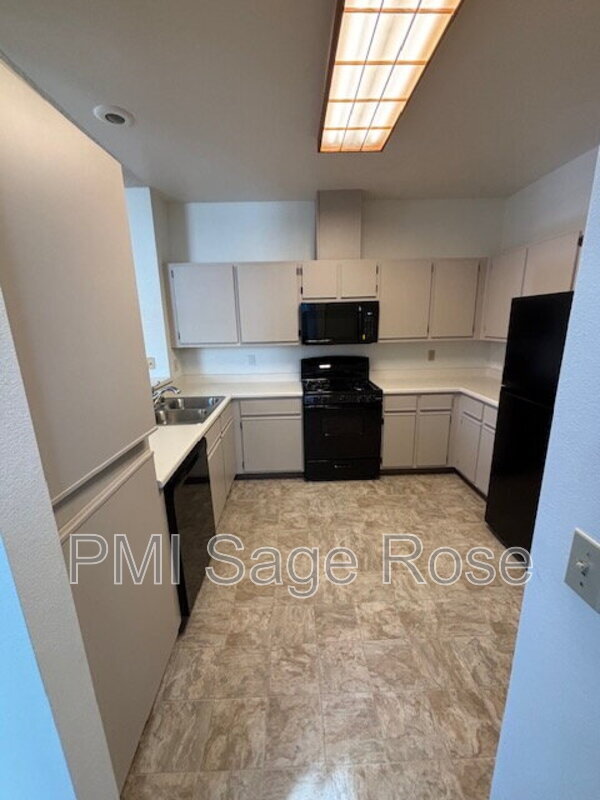 Building Photo - 1776 Sierra Highlands Dr