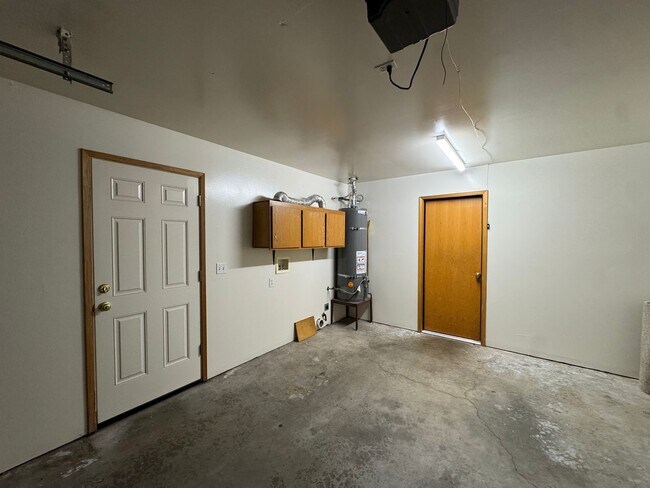 Building Photo - 1023 W Harris St