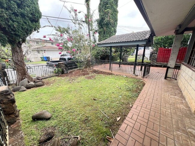 Building Photo - ALL UTILITIES INCLUDED! 4 bed, 1 bathroom ...