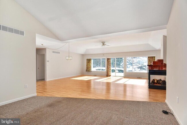 Building Photo - 105 Dogwood Dr
