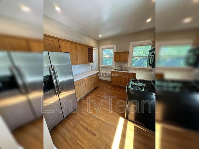 Building Photo - 2581 Madison Rd