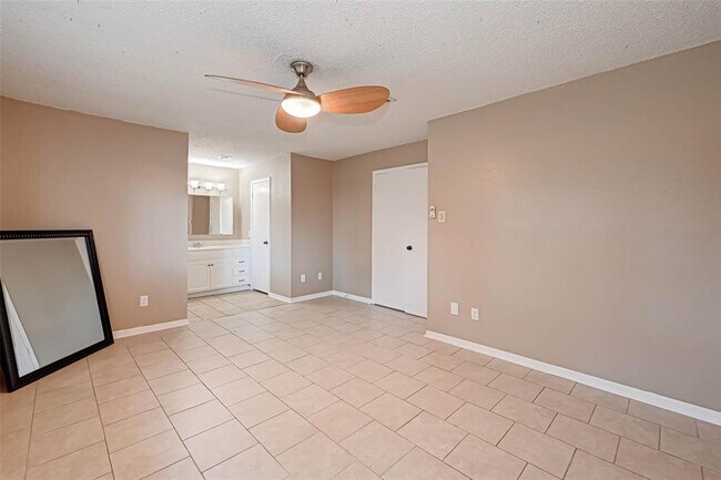 Building Photo - 21631 Park Villa Dr