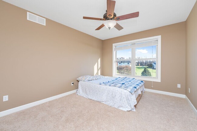 Building Photo - Five Bedroom Home in Kalamazoo