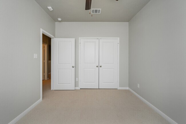 Building Photo - 4089 Cross Park Dr