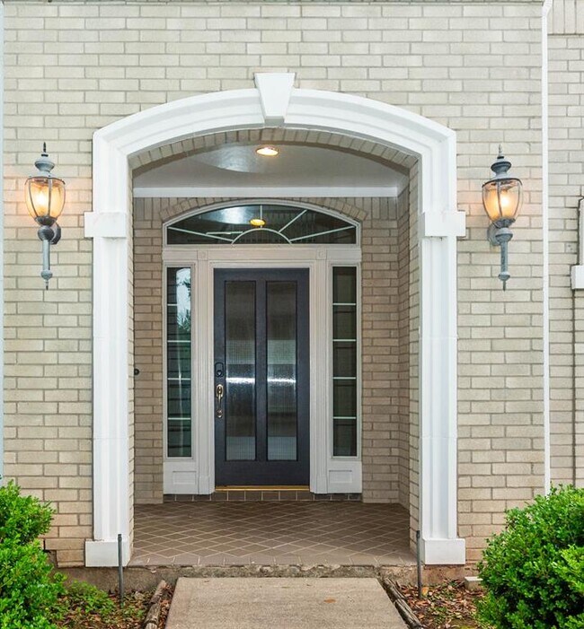 Building Photo - 8707 Westbrook Forest Dr