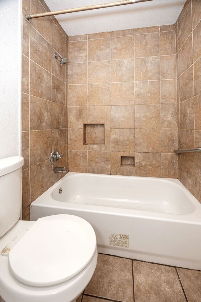 Building Photo - 5612 Rose Dr