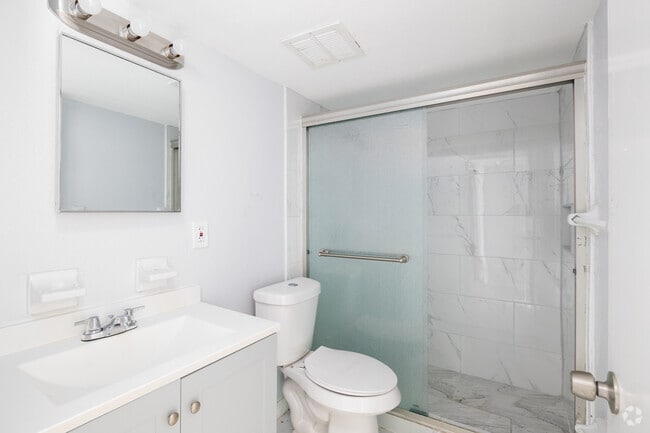 1BR, 1BA - 800SF - Bathroom - Eastbrook Apartments