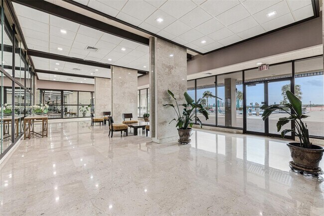 Building Photo - 300 Bayview Dr