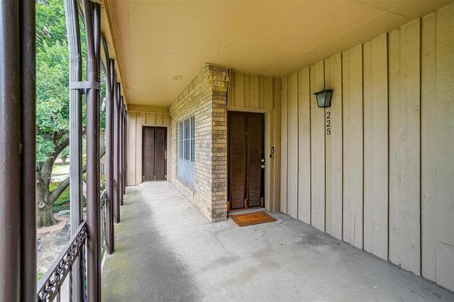 Building Photo - 4312 Bellaire Dr S