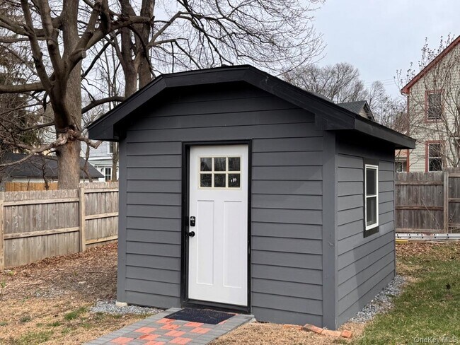 Building Photo - 69 Russell Ave