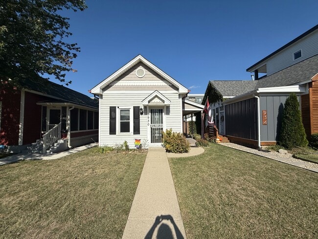 Building Photo - 930 Lexington Ave