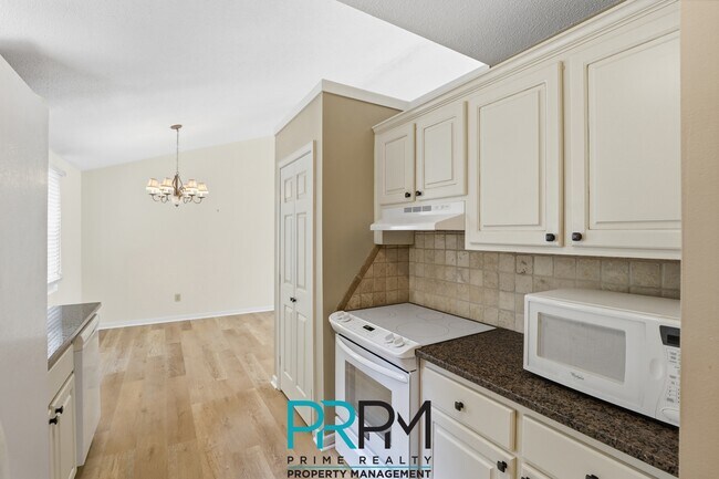 Building Photo - 5 Parkstone Ct