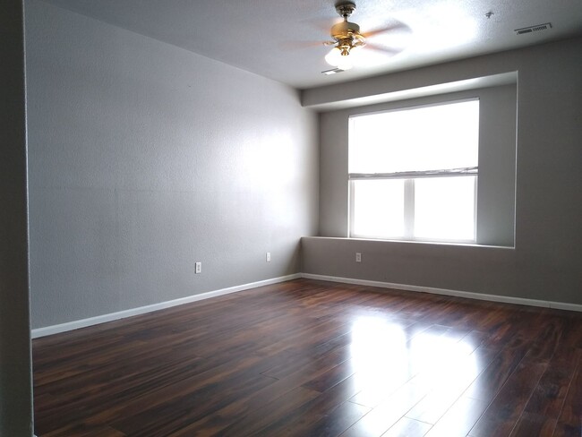 Building Photo - Awesome Aurora Condo w/ Tons of Space and ...