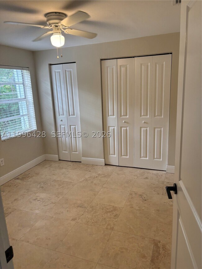 Building Photo - 5116 SW 57th Ave